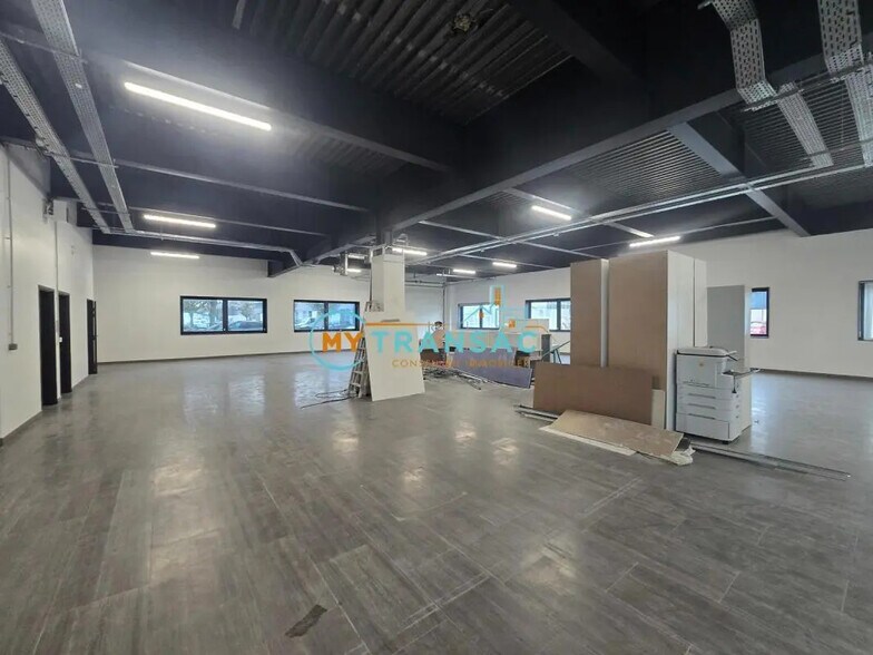 Flex in Ivry-sur-Seine for lease - Interior Photo - Image 2 of 7