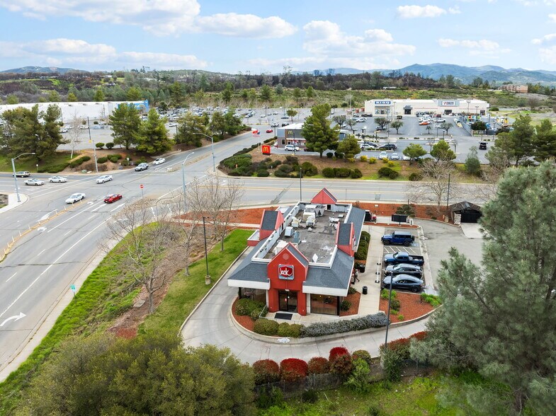 15945 Dam Rd, Clearlake, CA for sale - Primary Photo - Image 1 of 1