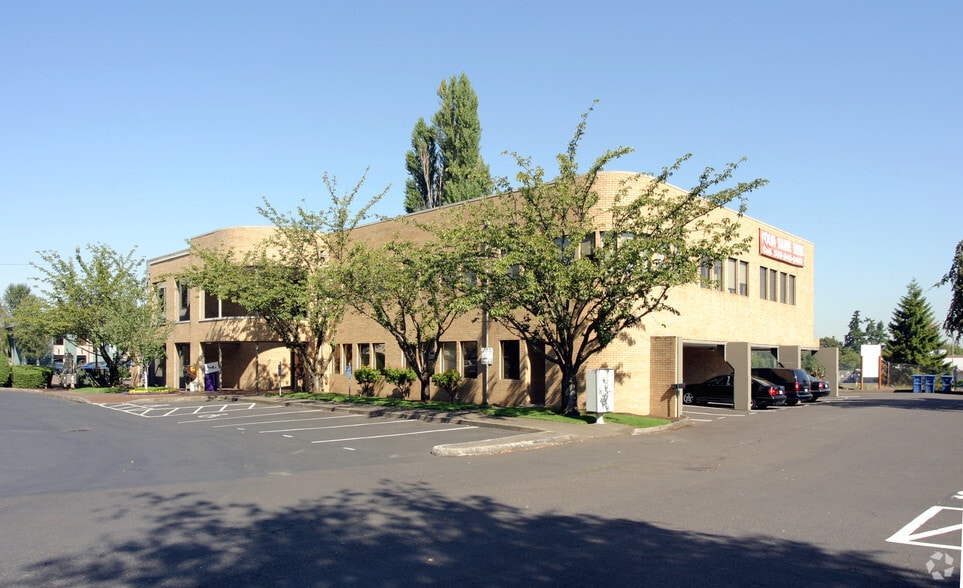 7831 SE Lake Rd, Portland, OR for lease - Primary Photo - Image 1 of 7