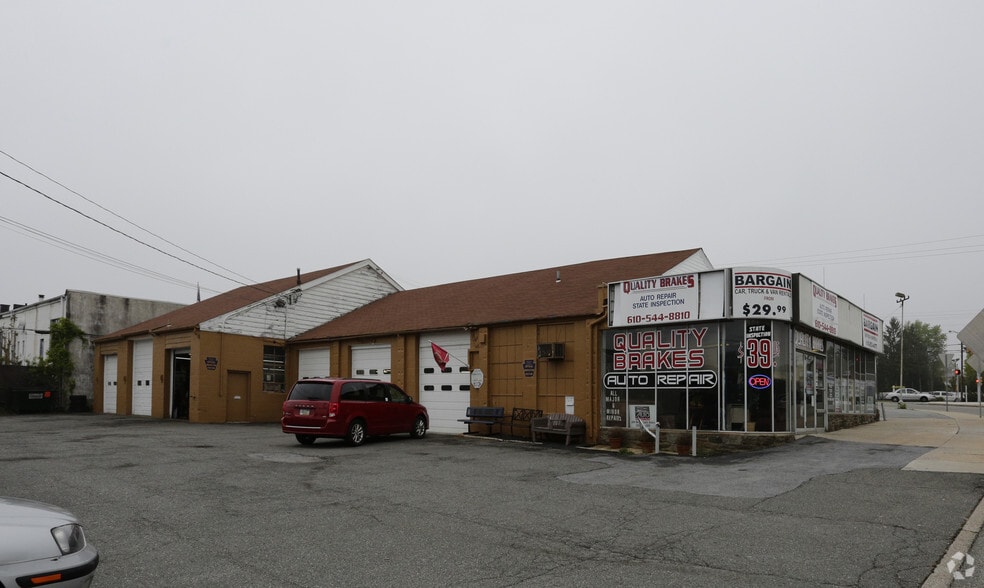 18 S Sproul Rd, Broomall, PA 19008