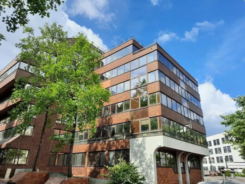 Office in Rouen for lease - Building Photo - Image 2 of 14