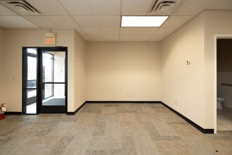 21021 Heron Way, Lakeville, MN for lease Interior Photo- Image 2 of 12