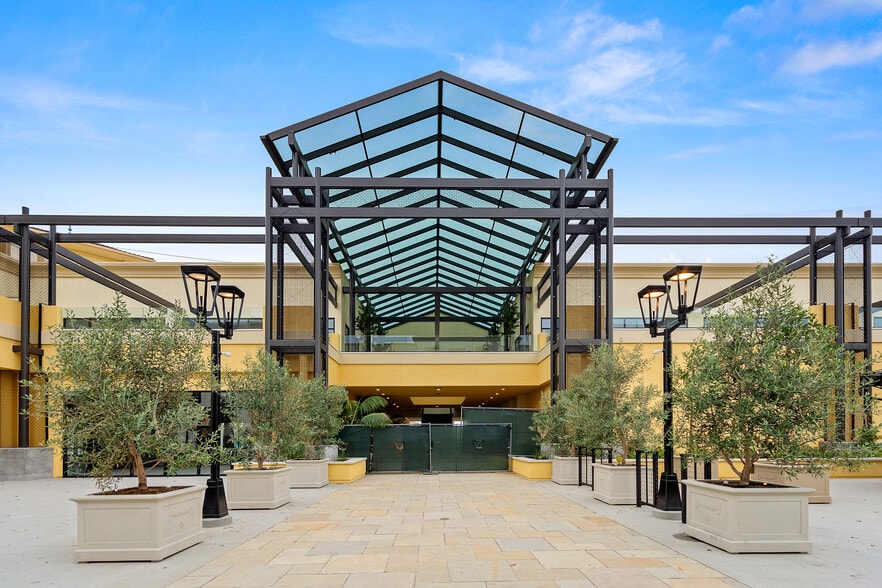 10000 Bolsa Ave, Westminster, CA for lease - Building Photo - Image 1 of 12