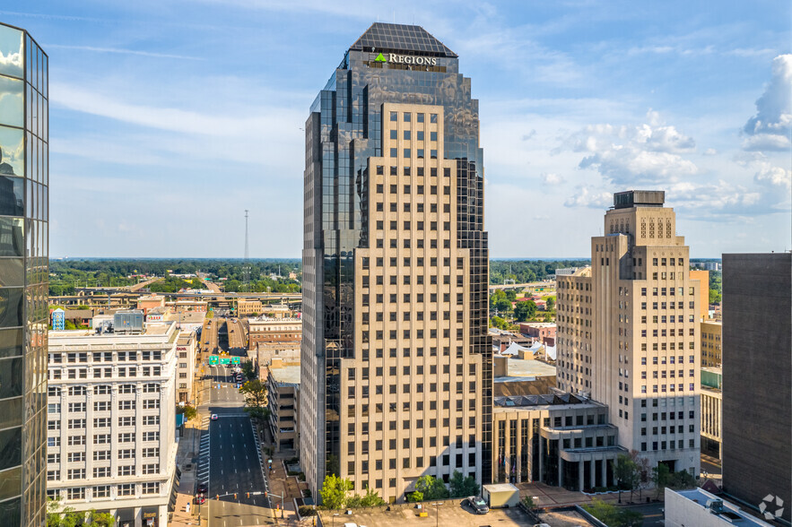 333 Texas St, Shreveport, LA for lease - Primary Photo - Image 1 of 9