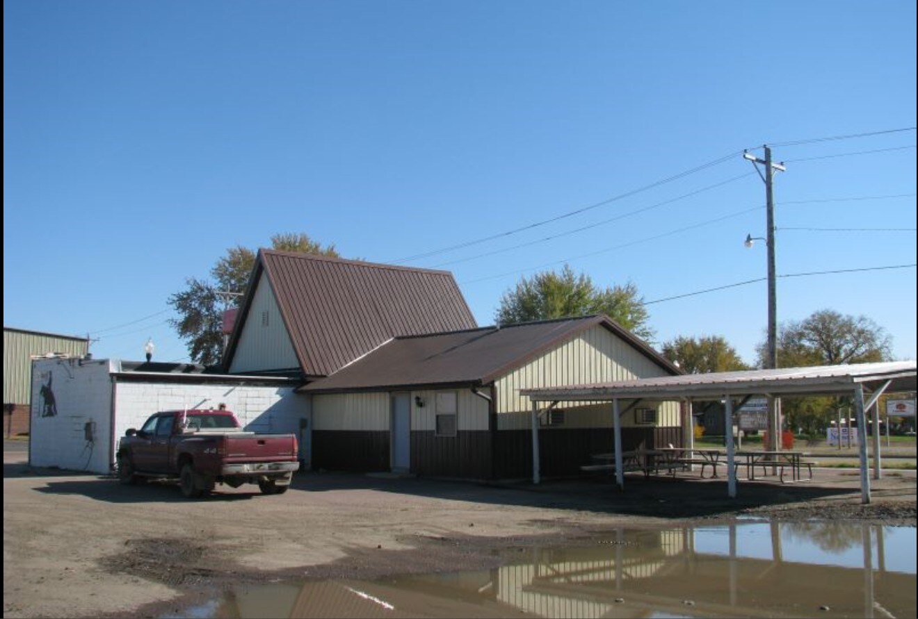 740 4th St, Scotland, SD 57059