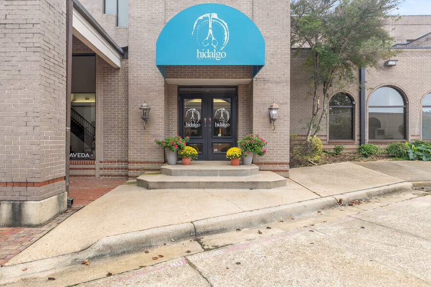 2002 Judson Rd, Longview, TX 75605