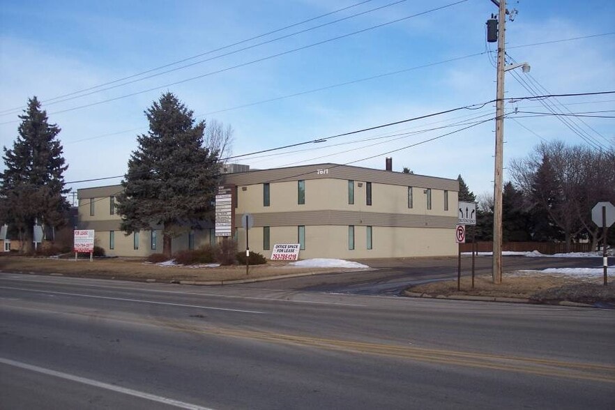 7671 Central Ave NE, Fridley, MN for lease - Building Photo - Image 3 of 9