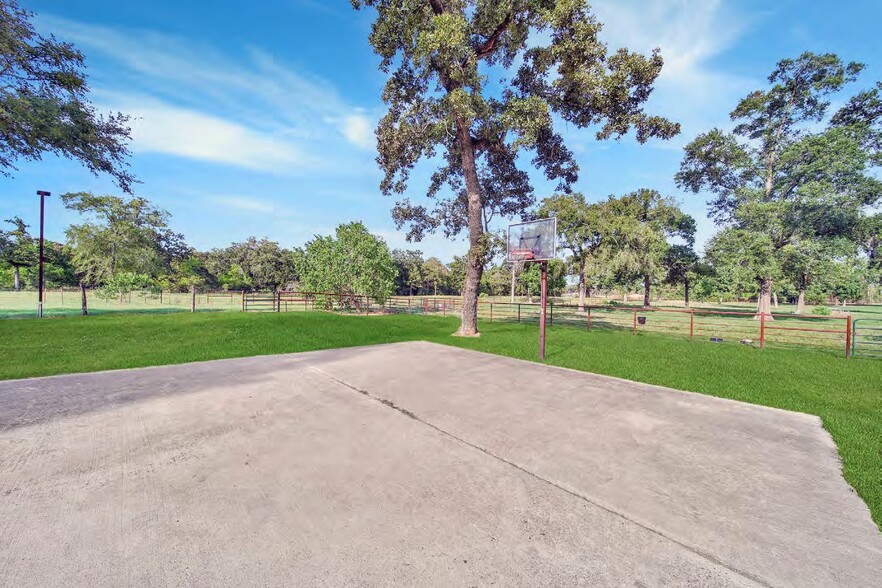 23707 Sanders Cemetery Rd, Magnolia, TX for sale - Building Photo - Image 2 of 20