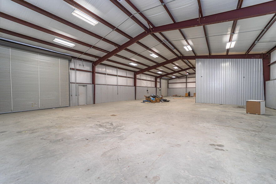 7502 E State Highway 21, Bryan, TX for lease - Interior Photo - Image 3 of 6