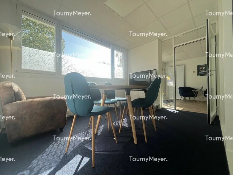 Office in Nantes for lease - Interior Photo - Image 2 of 8