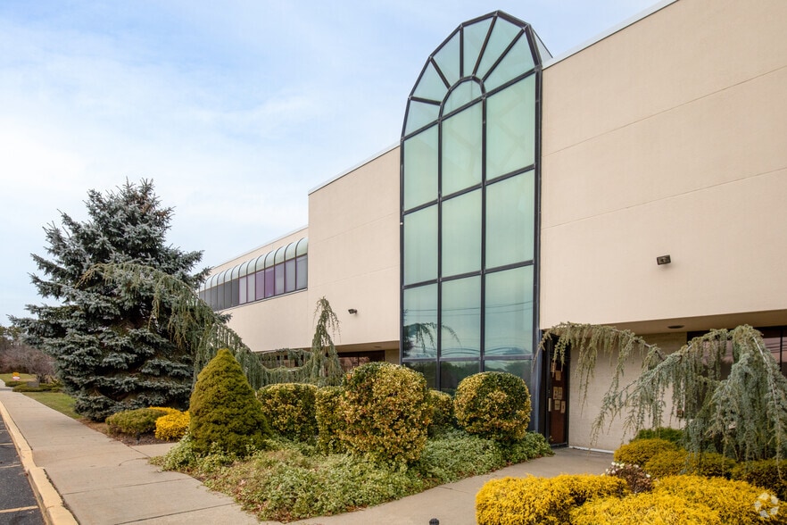 5005 Veterans Memorial Hwy, Holbrook, NY for lease - Building Photo - Image 3 of 5