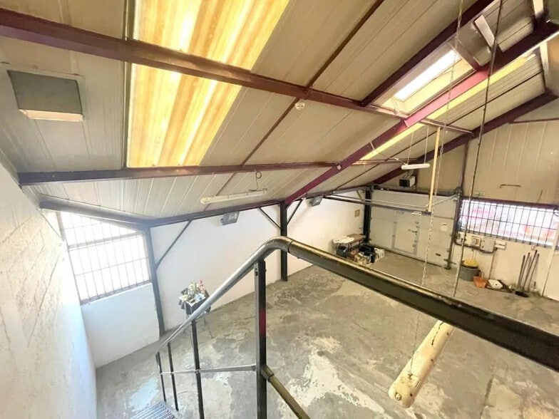 Flex in Conflans-Sainte-Honorine for lease - Building Photo - Image 2 of 10