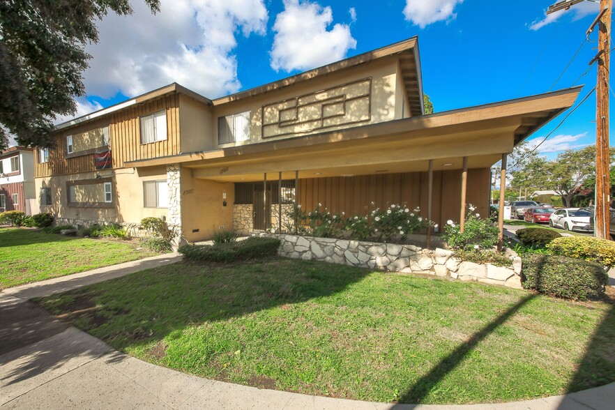 17411 Vanowen St, Van Nuys, CA for sale - Building Photo - Image 1 of 1