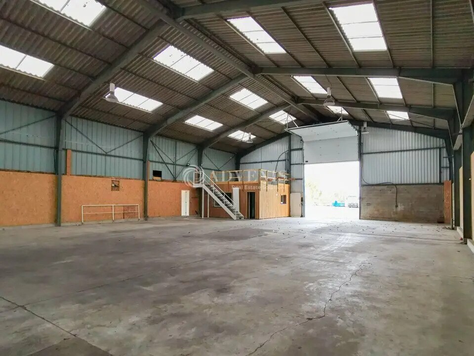 Flex in Saint-Guinoux for lease Building Photo- Image 1 of 4