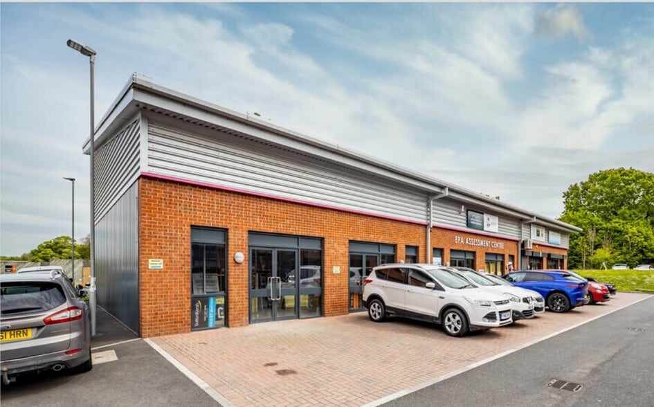in Momentum Pl, Preston for sale - Primary Photo - Image 1 of 1