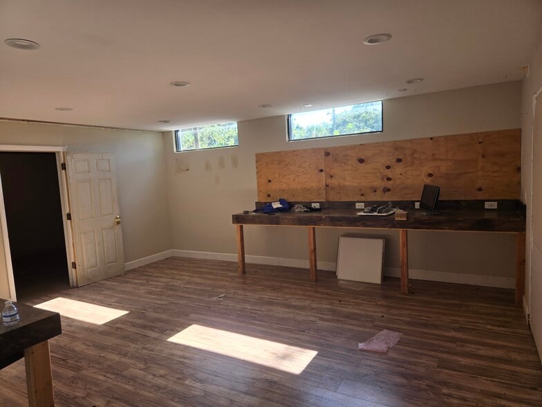 1201 Hamlet Ave, Clearwater, FL for sale - Interior Photo - Image 2 of 19