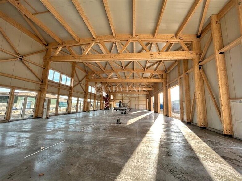 Flex in Seichamps for lease - Interior Photo - Image 3 of 5