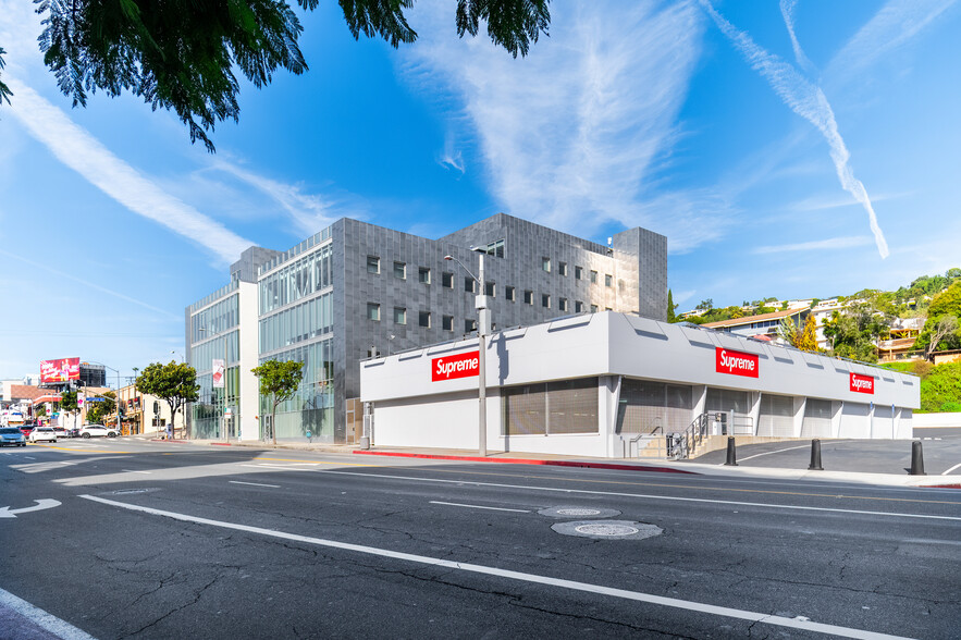 8831-8833 W Sunset Blvd, West Hollywood, CA for lease - Building Photo - Image 3 of 6