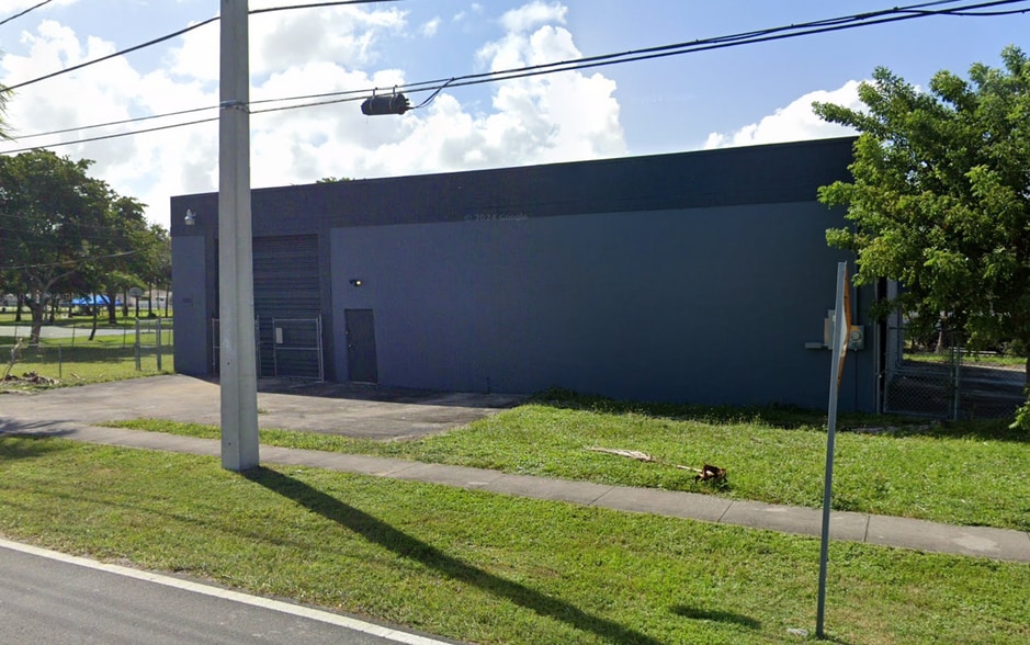 1000 Phippen Waiters Rd, Dania, FL for lease - Building Photo - Image 3 of 12