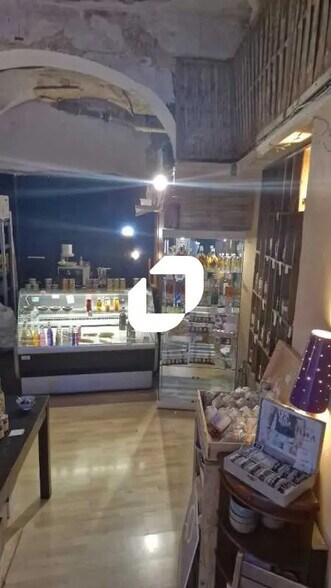 Retail in Montpellier for lease - Interior Photo - Image 1 of 7