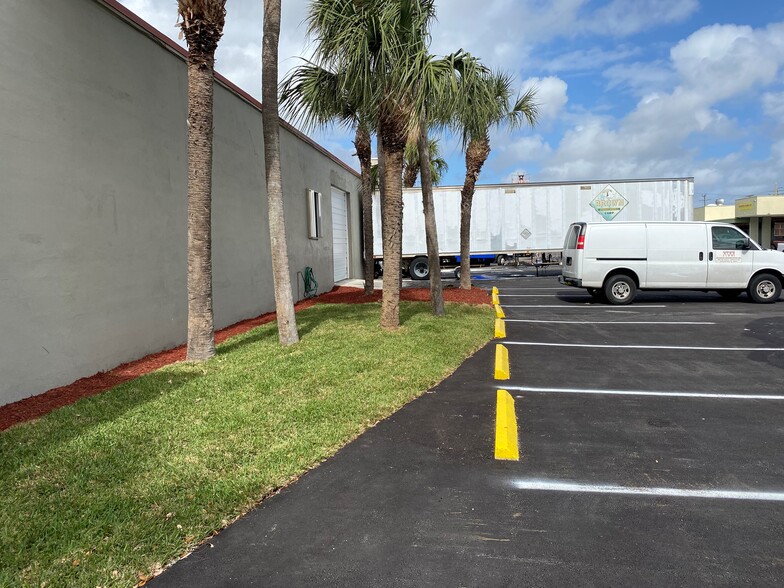 3901 NE 5th Ter, Oakland Park, FL for sale - Building Photo - Image 3 of 4