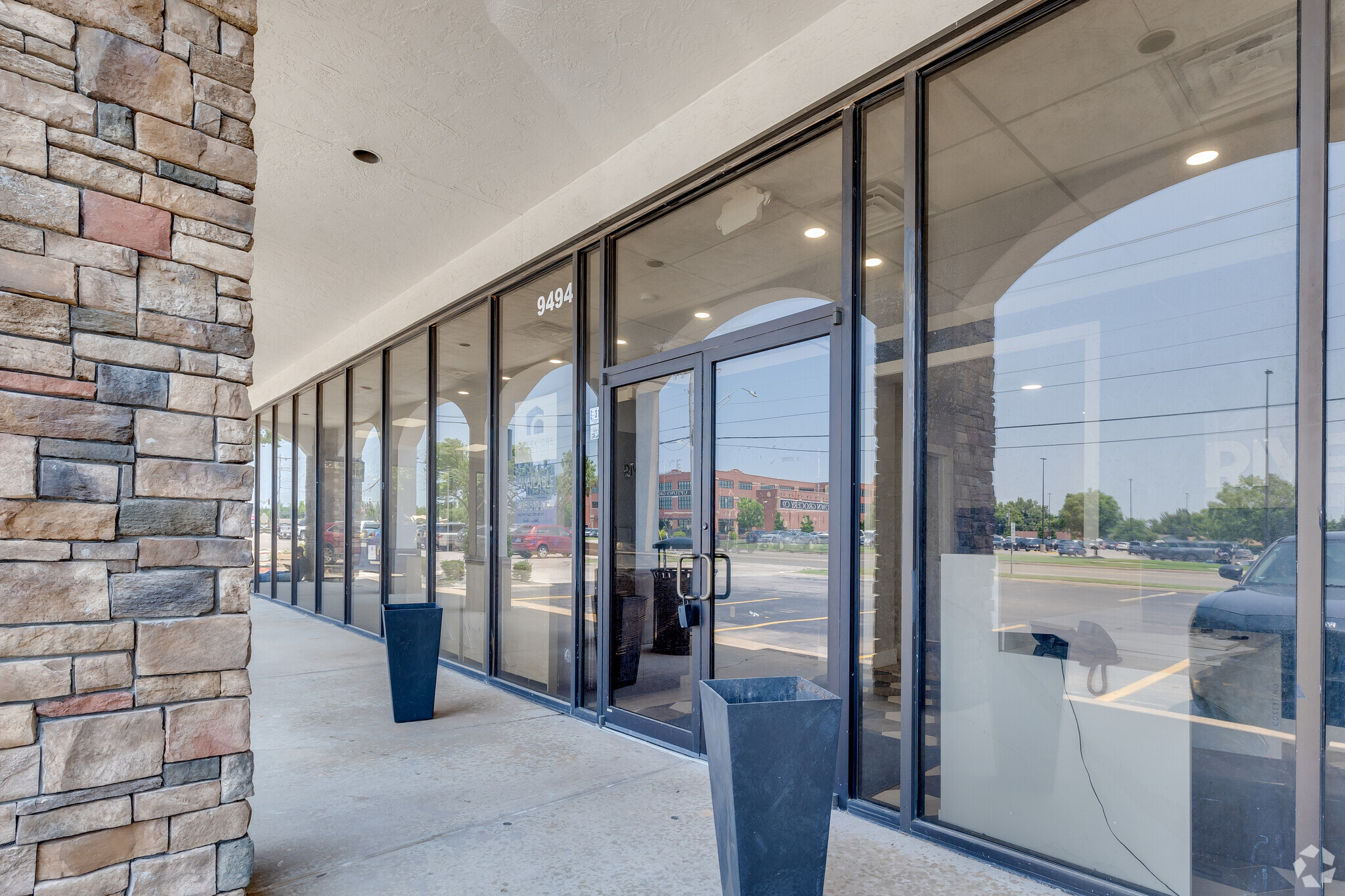 9412-9494 N May Ave, Oklahoma City, OK for lease Interior Photo- Image 1 of 2