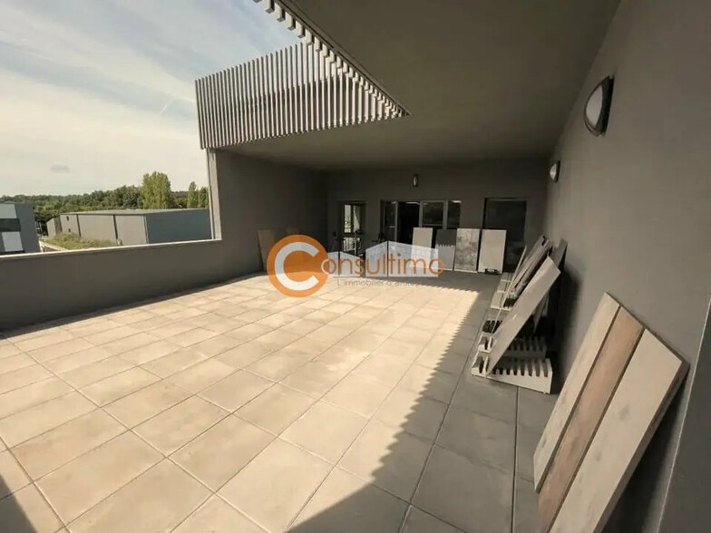 Office in Montussan for lease - Interior Photo - Image 3 of 8