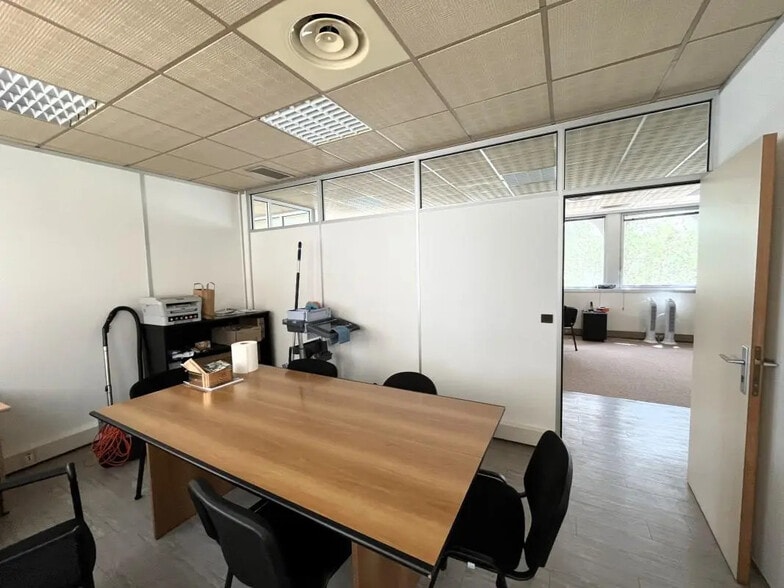 Office in Valbonne for sale - Building Photo - Image 3 of 12