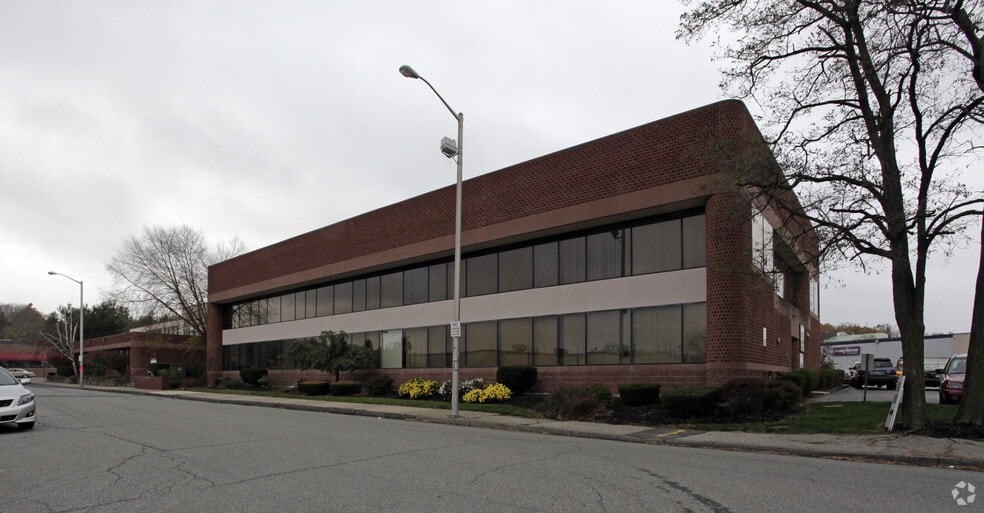 324-330 Grove St, Worcester, MA for lease - Primary Photo - Image 3 of 4