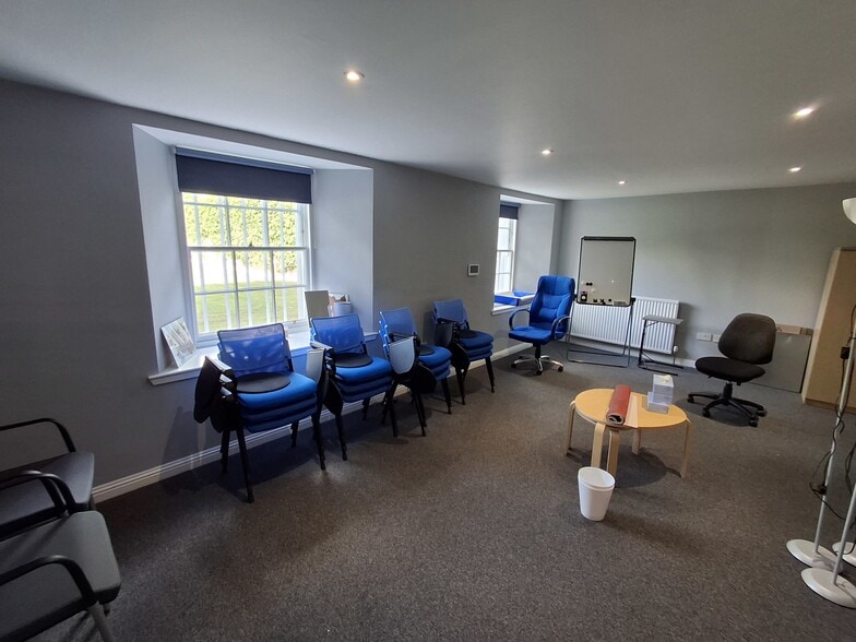 11-12 Melville Ter, Stirling for lease - Building Photo - Image 3 of 6