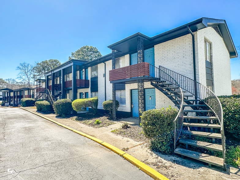 4663 Waldrop Dr, Forest Park, GA for sale - Building Photo - Image 2 of 39