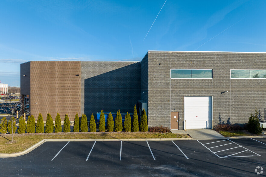 25125 Regency Dr, Novi, MI for lease - Building Photo - Image 3 of 7