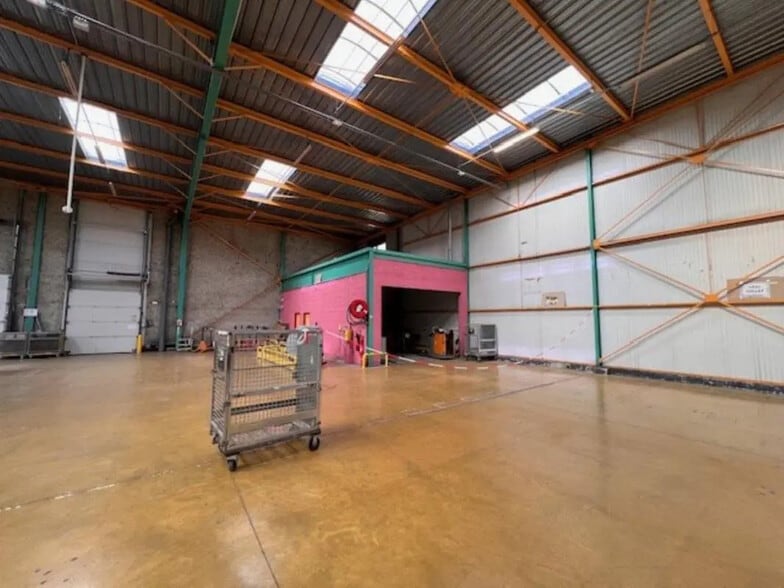 Industrial in Val-de-Reuil for lease - Building Photo - Image 3 of 7