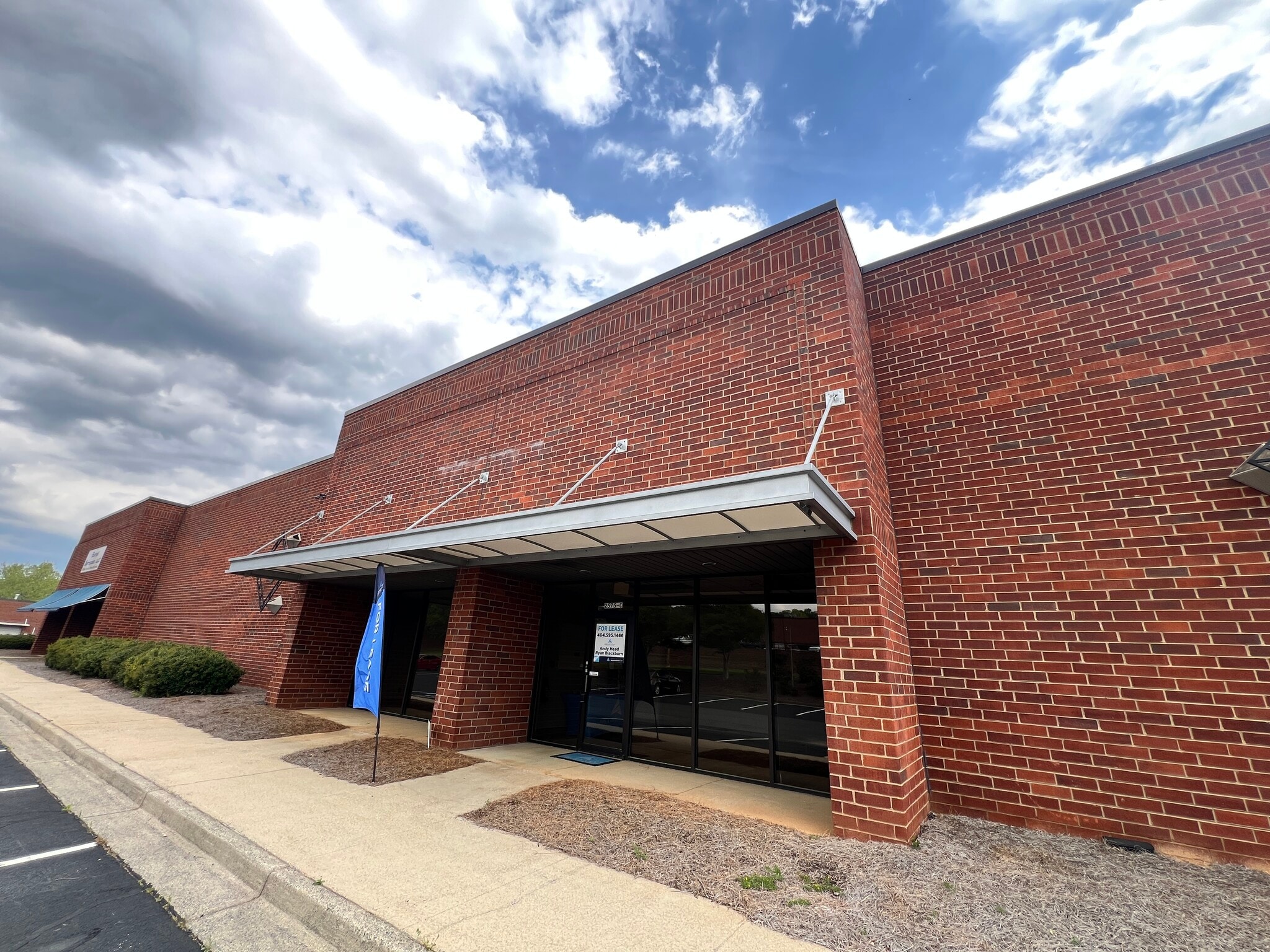 2575 Cobb International Blvd, Kennesaw, GA for lease Building Photo- Image 1 of 31