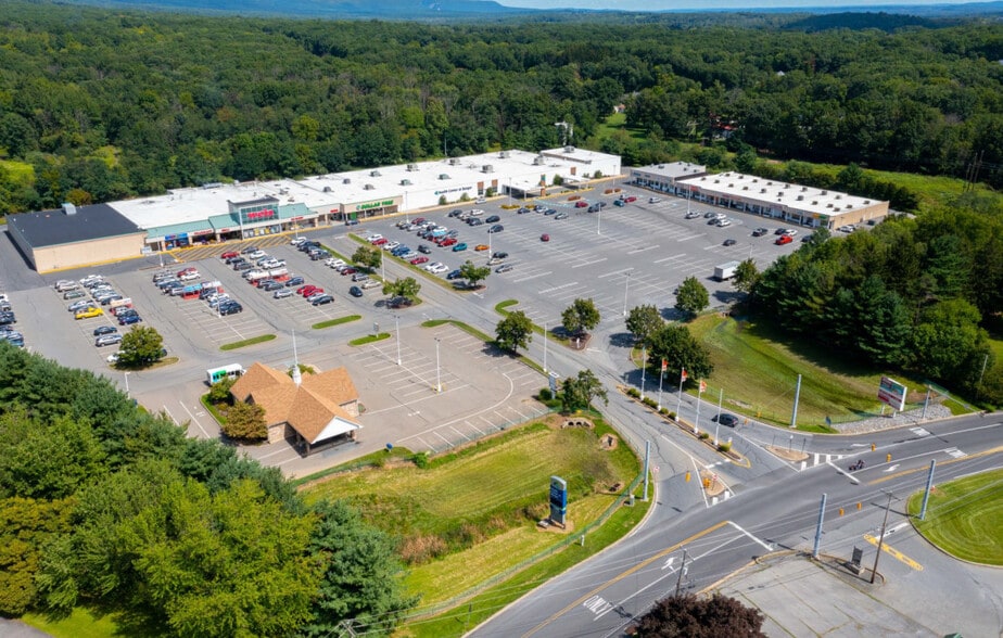 1309 Blue Valley Dr, Pen Argyl, PA for lease - Building Photo - Image 3 of 14