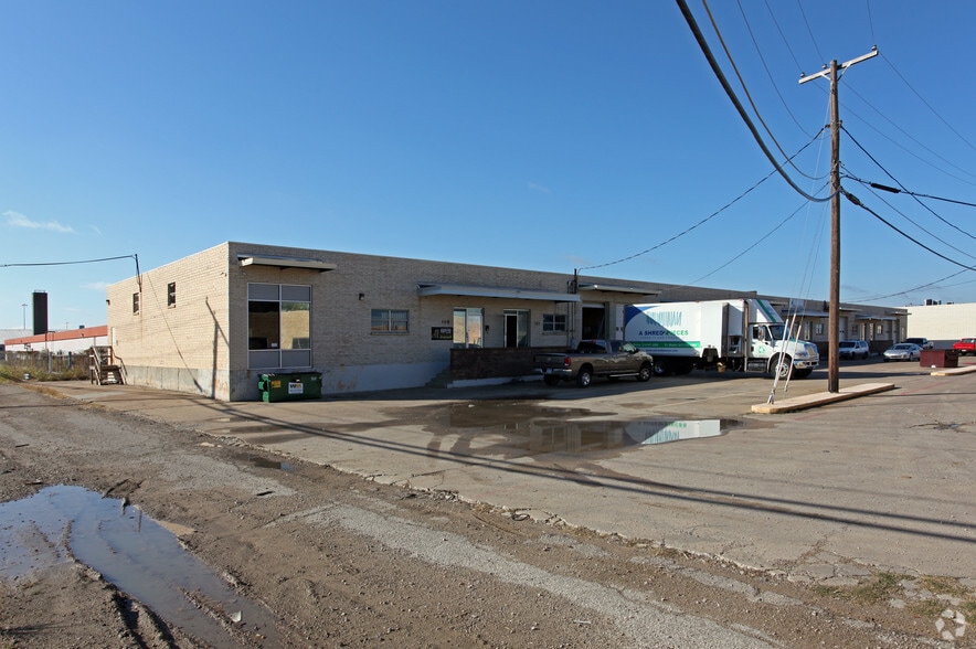 2970 Blystone Ln, Dallas, TX for lease - Building Photo - Image 1 of 3