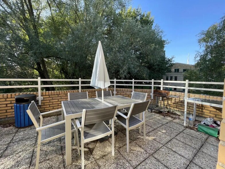 Rue Albert Einstein, Champs-sur-Marne for lease - Building Photo - Image 1 of 9