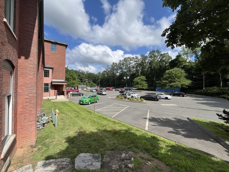 158 Hartford Rd, Manchester, CT for sale - Building Photo - Image 2 of 12