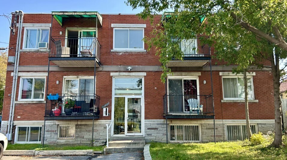 1522 Rue Saint-Joseph, Longueuil, QC for sale - Building Photo - Image 1 of 1