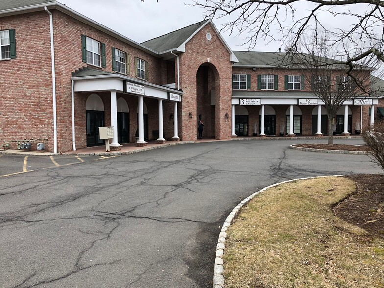 101 Town Center Dr, Warren, NJ for sale - Primary Photo - Image 1 of 1