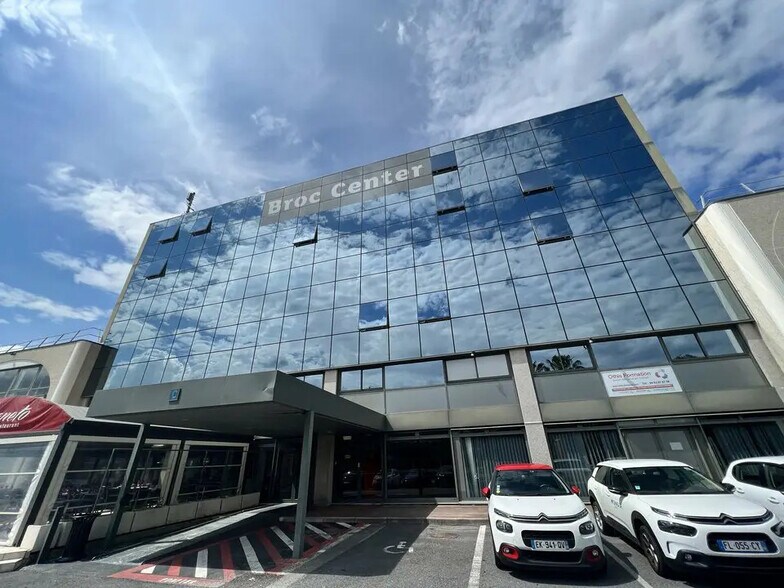 Office in Carros for lease - Building Photo - Image 1 of 5