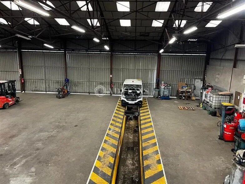 Flex in La Ville-aux-Dames for sale - Interior Photo - Image 2 of 4