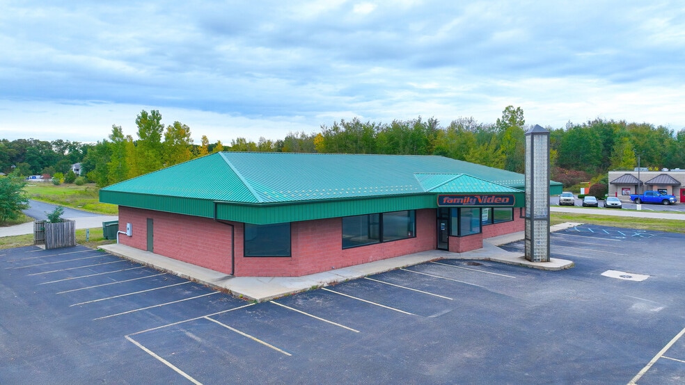 2472 E Apple Ave, Muskegon, MI for lease - Building Photo - Image 2 of 4