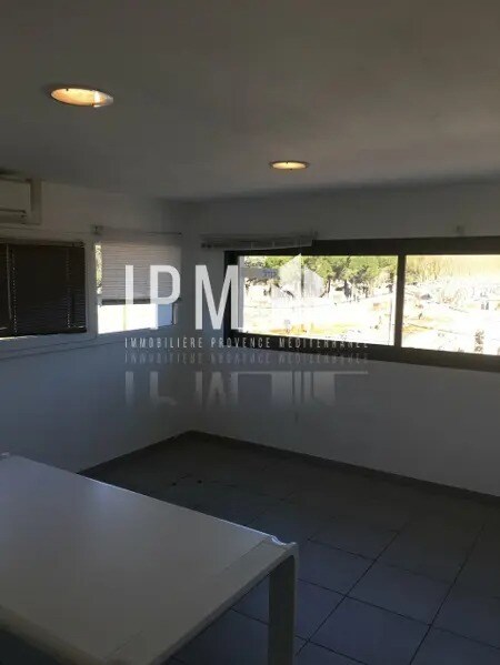 Office in Aix-en-Provence for lease Interior Photo- Image 1 of 3