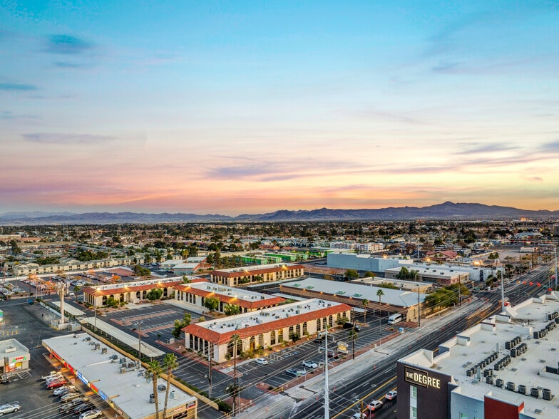 La Plaza Business Center portfolio of 3 properties for sale on LoopNet.com - Building Photo - Image 3 of 12