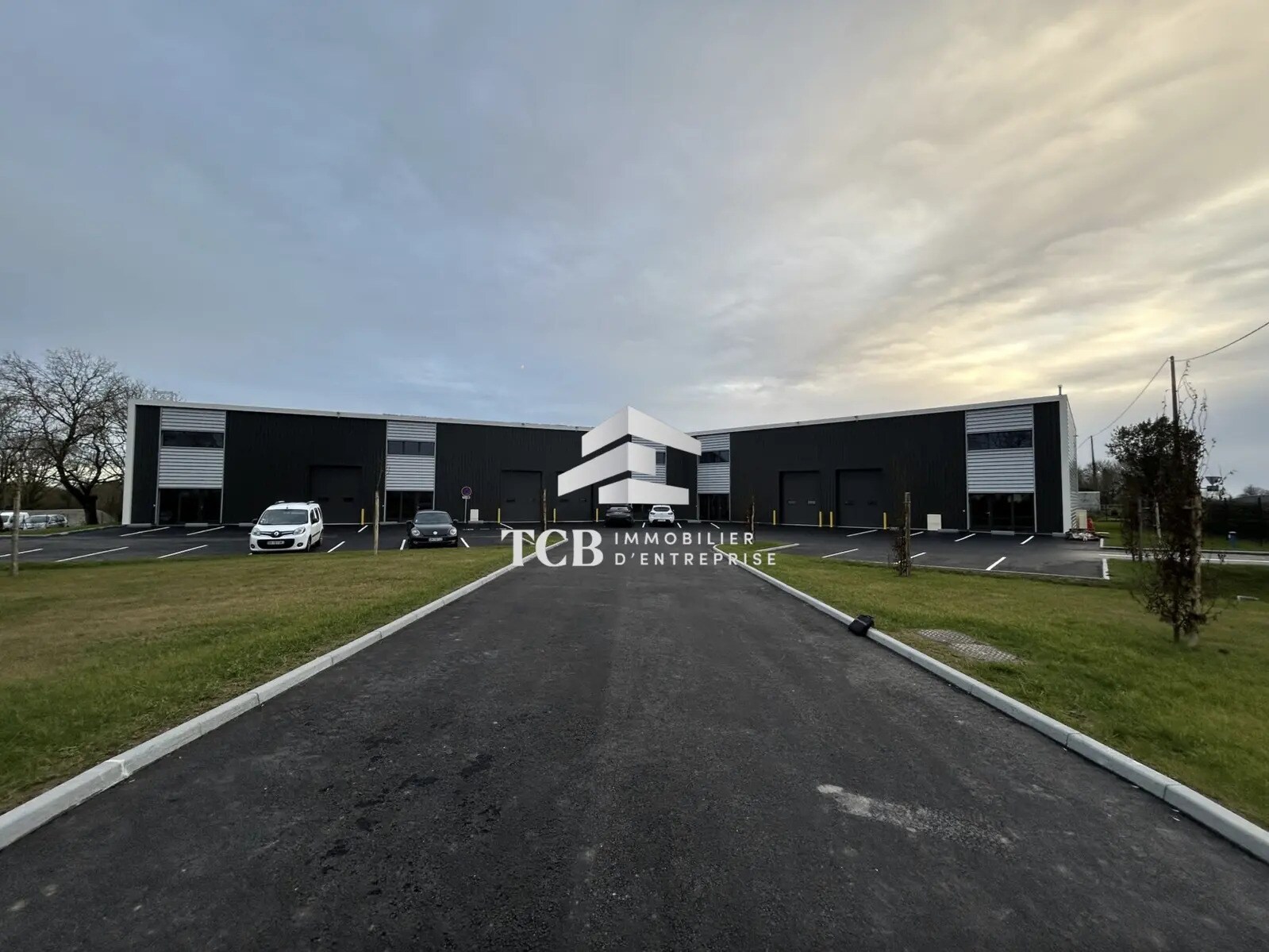 Flex in SAINT-ÉTIENNE-DE-MONTLUC for lease Building Photo- Image 1 of 7