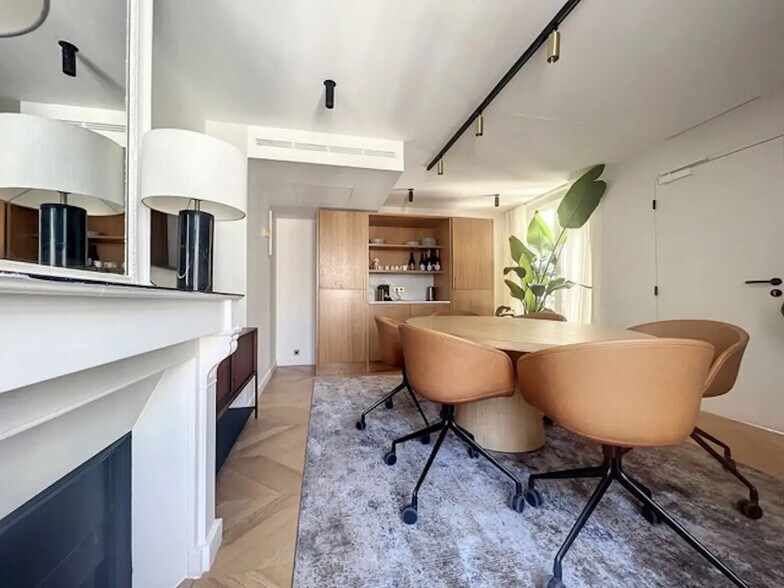 Office in Paris for lease - Building Photo - Image 2 of 8