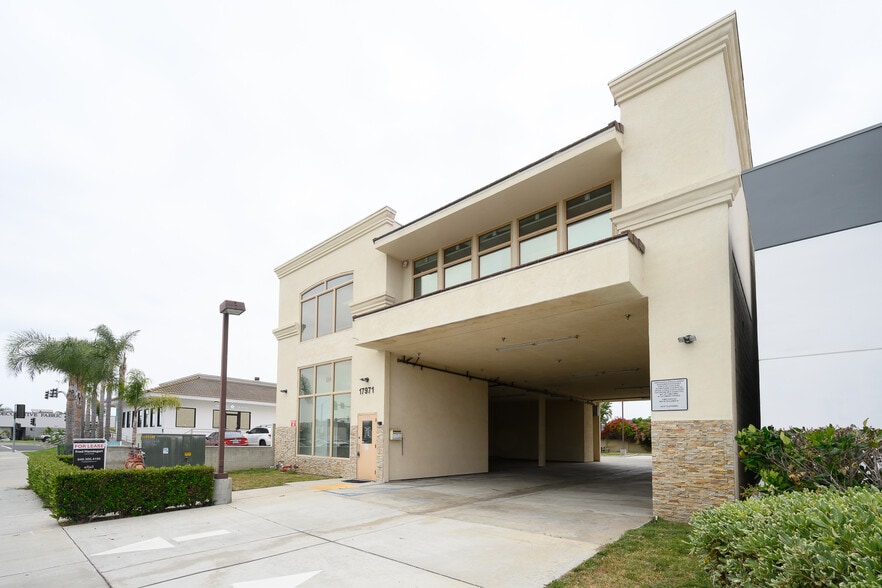 17971 Euclid St, Fountain Valley, CA for lease - Building Photo - Image 2 of 12