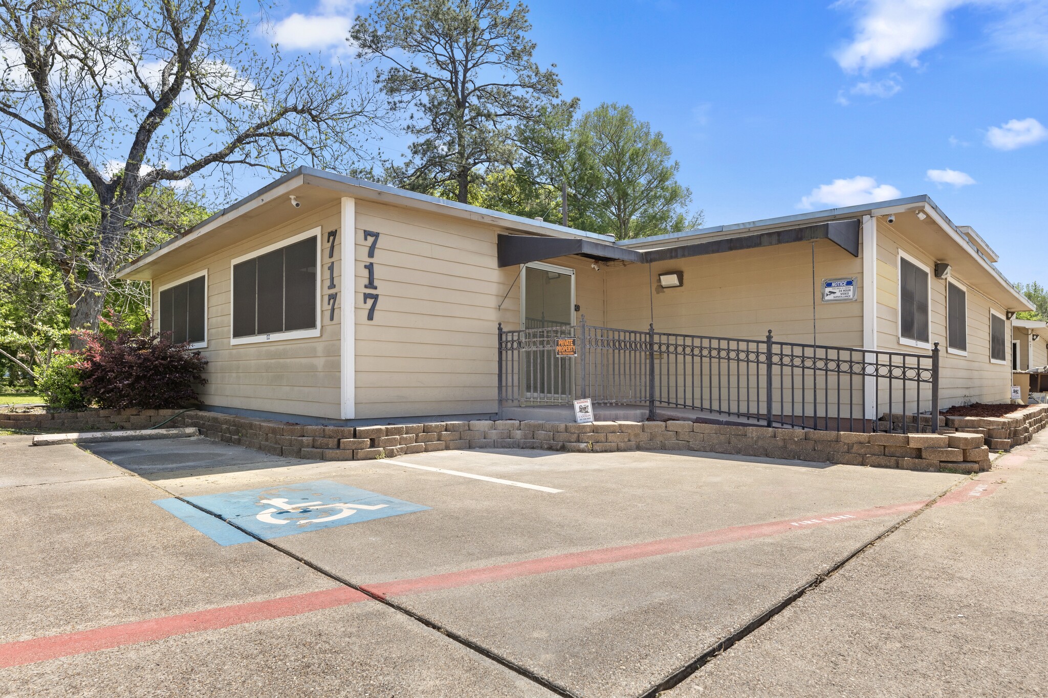 717 Cedar Bayou Rd, Baytown, TX for lease Building Photo- Image 1 of 10