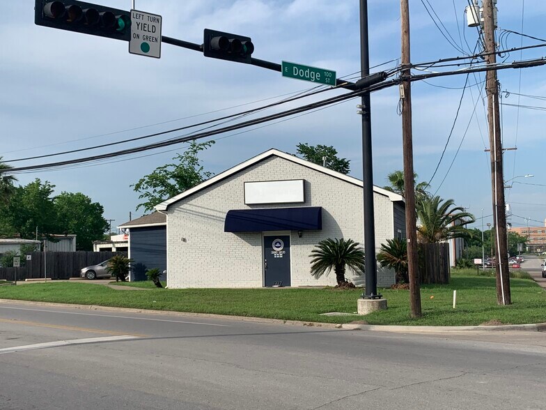 1227 S College Ave, Bryan, TX for sale - Building Photo - Image 1 of 1